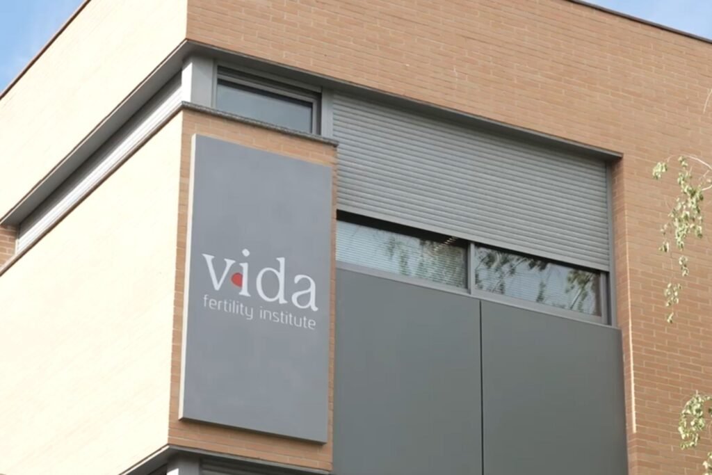 Außenansicht der Vida Fertility Klinik in Spanien