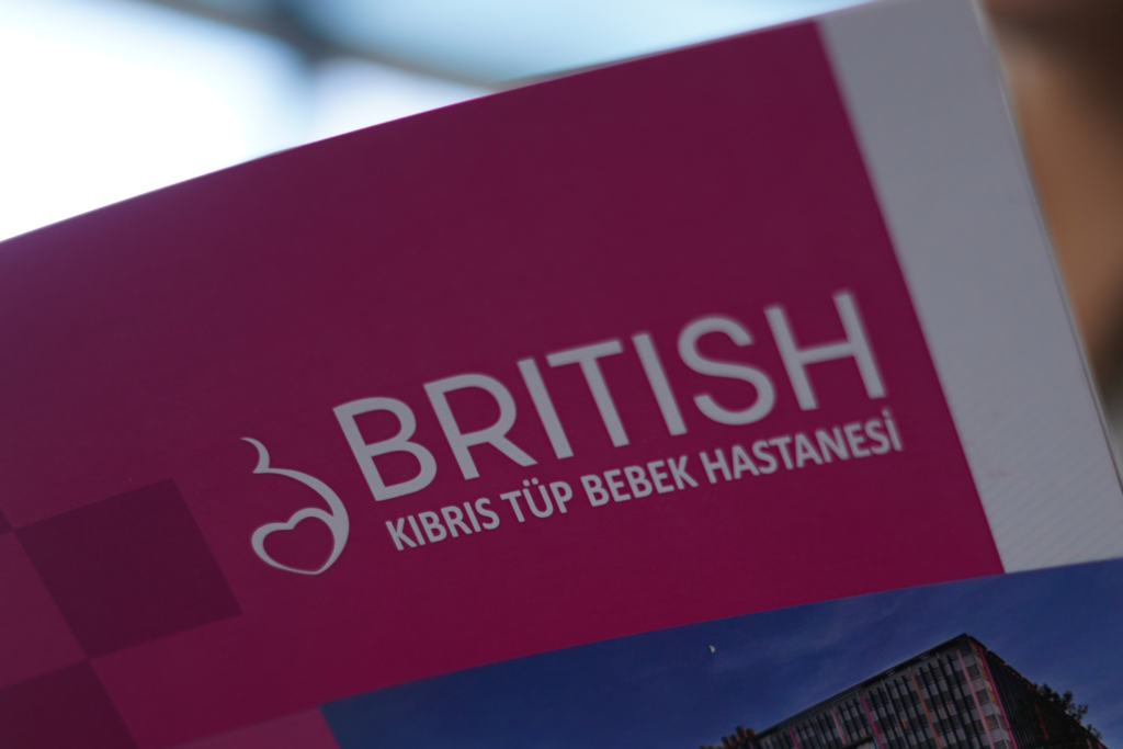 Broschüre der British Cyprus IVF-Klinik mit Informationen zur künstlichen Befruchtung.