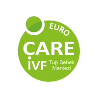Das Logo der EuroCARE IVF Klinik in Nordzypern – ein spezialisiertes Zentrum für In-vitro-Fertilisation (IVF) und Reproduktionsmedizin